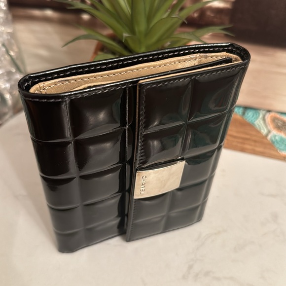 Authentic CHANNEL Bifold wallet..Nice pice In good condition a stunning - Picture 2 of 15